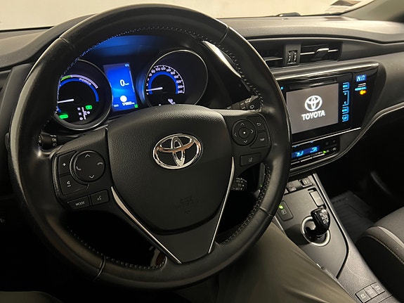 Toyota Auris 15 of 26