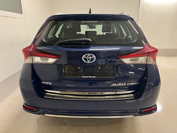 Toyota Auris 5 of 26