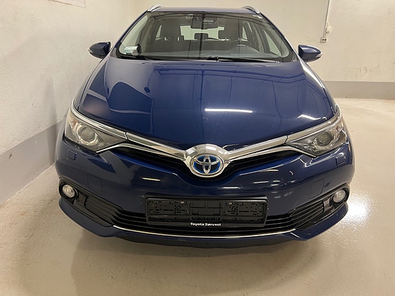 Toyota Auris 2 of 26