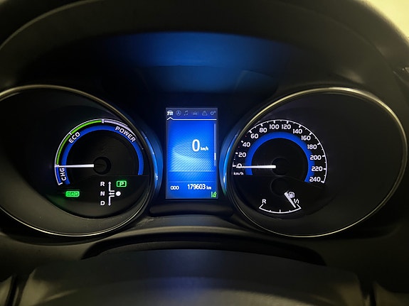 Toyota Auris 14 of 26