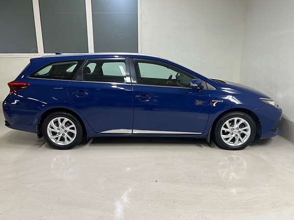 Toyota Auris 6 of 26