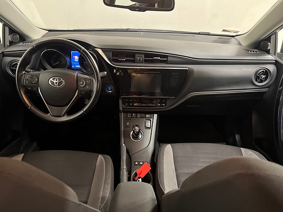 Toyota Auris 10 of 26