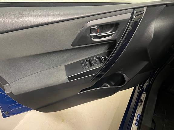 Toyota Auris 7 of 26