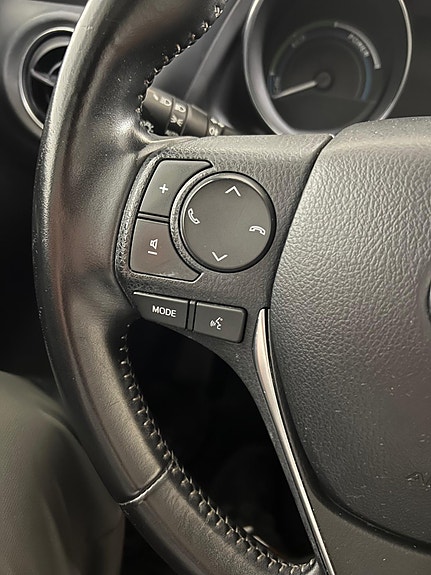 Toyota Auris 12 of 26