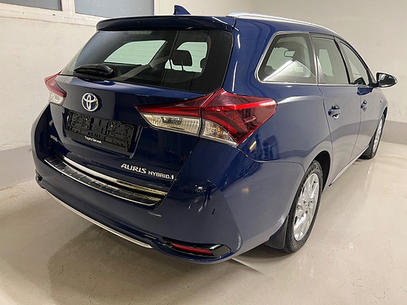 Toyota Auris 4 of 26