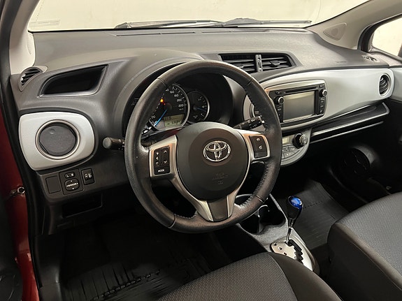 Toyota Yaris 8 of 23