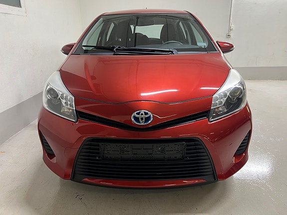 Toyota Yaris 2 of 23
