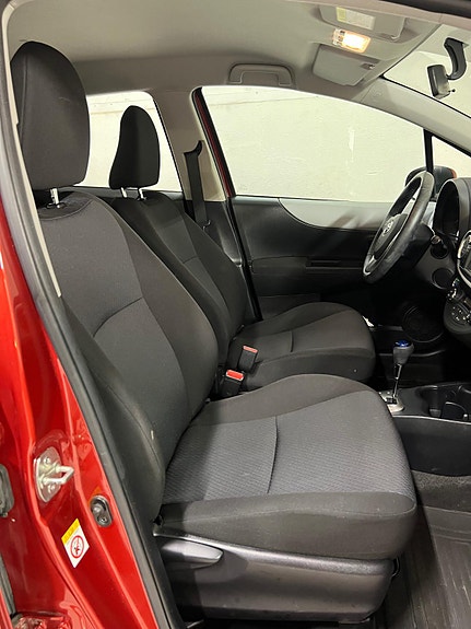 Toyota Yaris 21 of 23