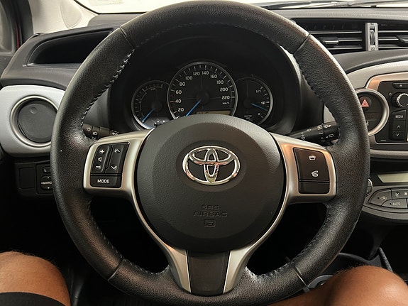 Toyota Yaris 11 of 23