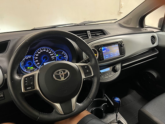 Toyota Yaris 13 of 23