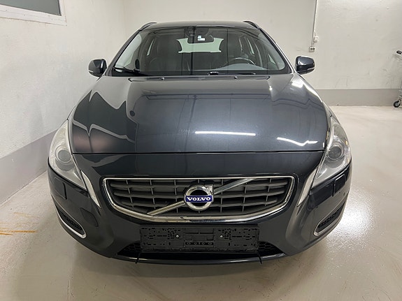 Volvo V60 2 of 25