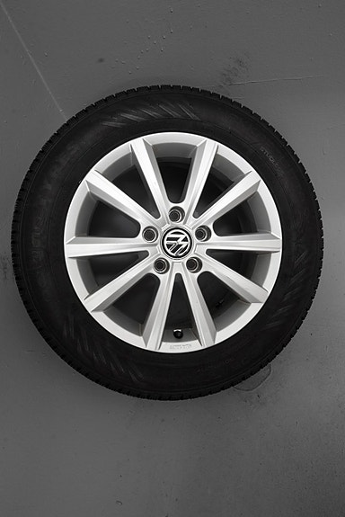 Volkswagen Touran 9 of 27