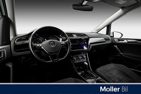 Volkswagen Touran 17 of 27