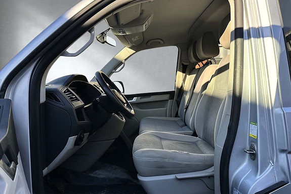 Volkswagen Caravelle 17 of 30