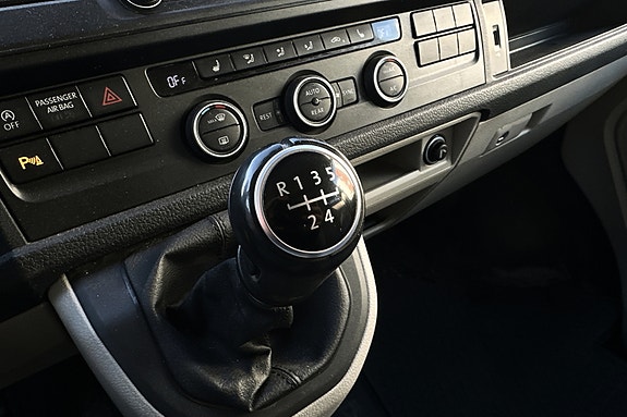 Volkswagen Caravelle 28 of 30