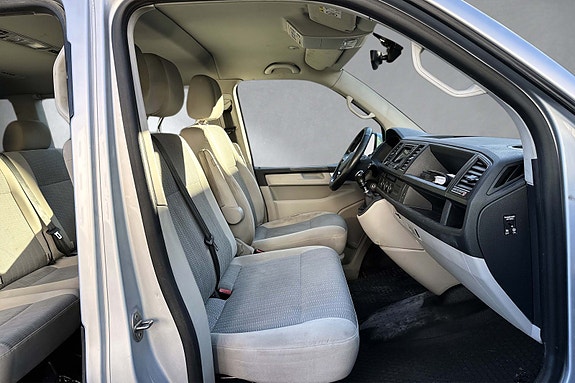 Volkswagen Caravelle 20 of 30