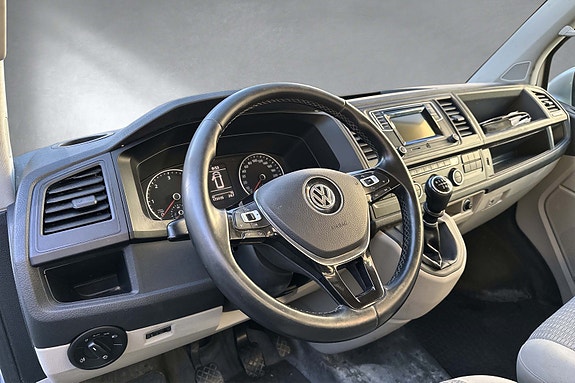 Volkswagen Caravelle 21 of 30
