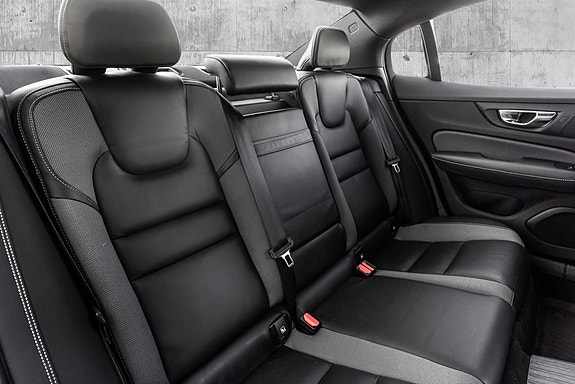 Volvo S60 27 of 29