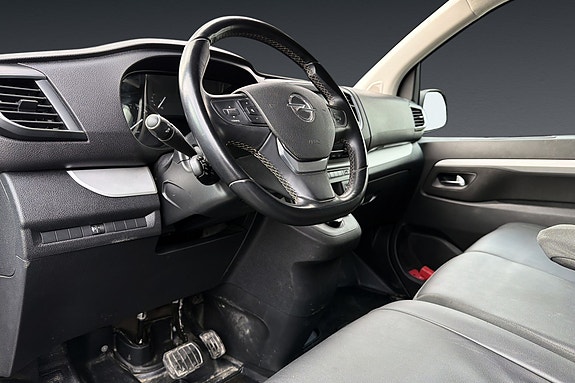 Opel Vivaro 10 of 19