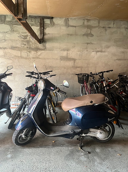Vespa Primavera 50 2 of 4