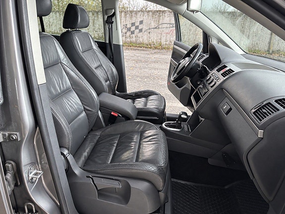 Volkswagen Touran 12 of 22