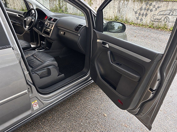 Volkswagen Touran 14 of 22