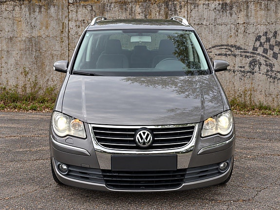 Volkswagen Touran 2 of 22