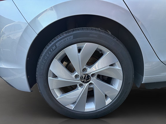 Volkswagen Golf VIII 14 of 28