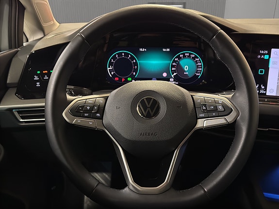 Volkswagen Golf VIII 19 of 28