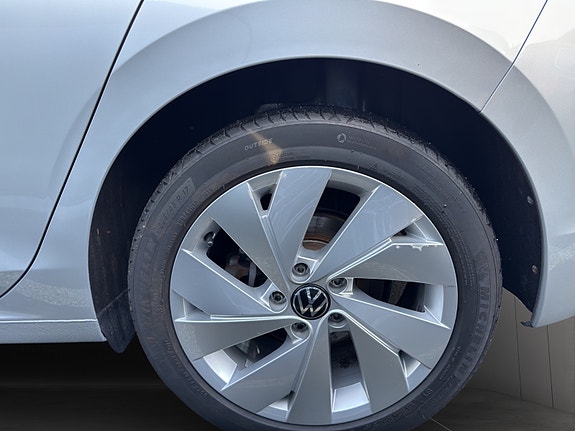 Volkswagen Golf VIII 13 of 28