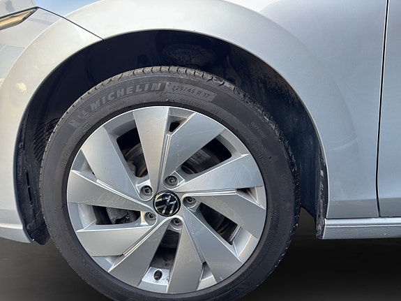 Volkswagen Golf VIII 15 of 28