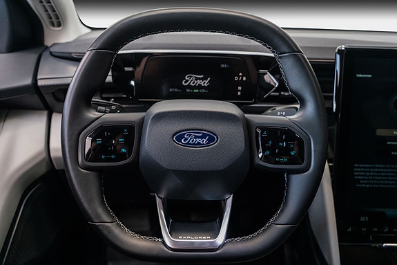 Ford Explorer 21 of 27