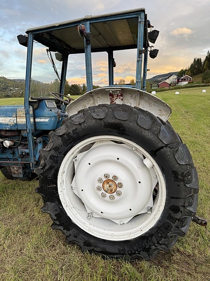 Ford 4000 4 of 18