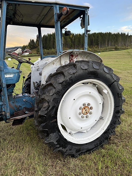 Ford 4000 3 of 18