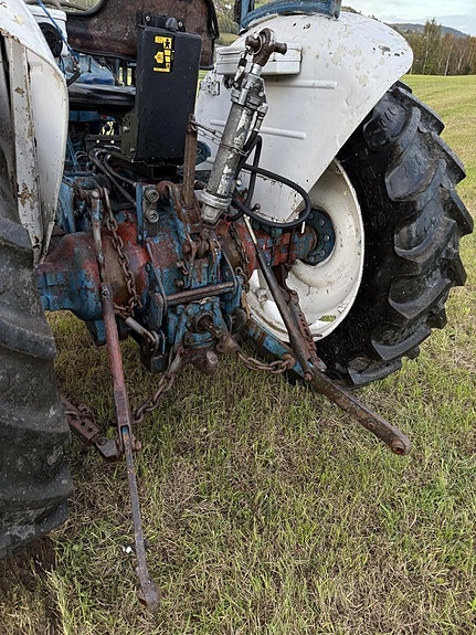Ford 4000 15 of 18