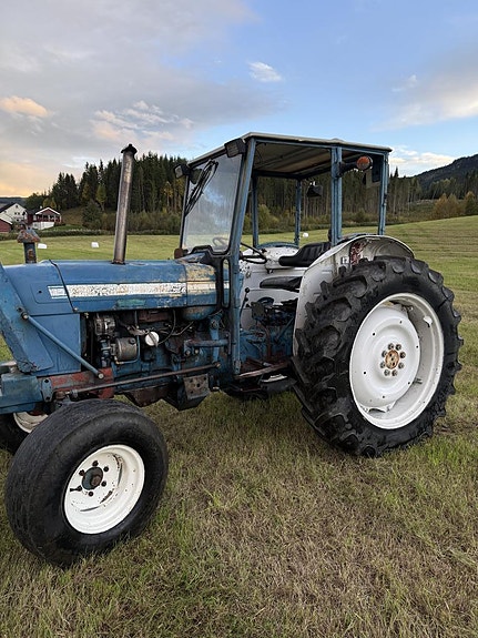 Ford 4000 2 of 18
