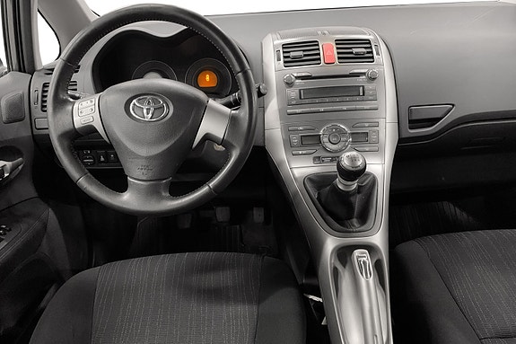Toyota Auris 9 of 14