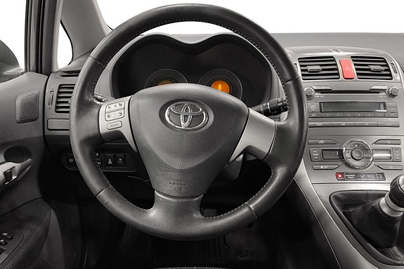 Toyota Auris 8 of 14
