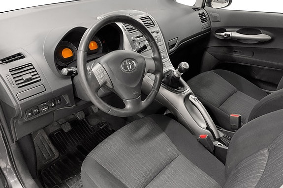 Toyota Auris 7 of 14