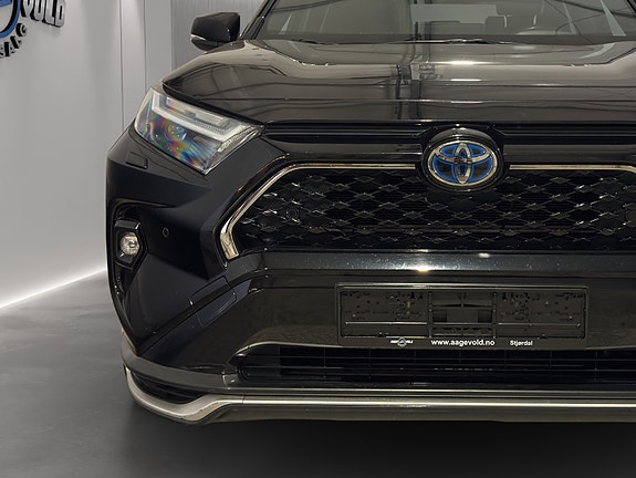 Toyota RAV4 4 of 29