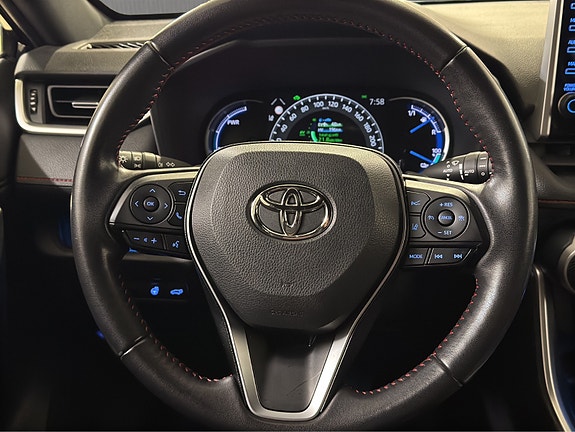 Toyota RAV4 16 of 29