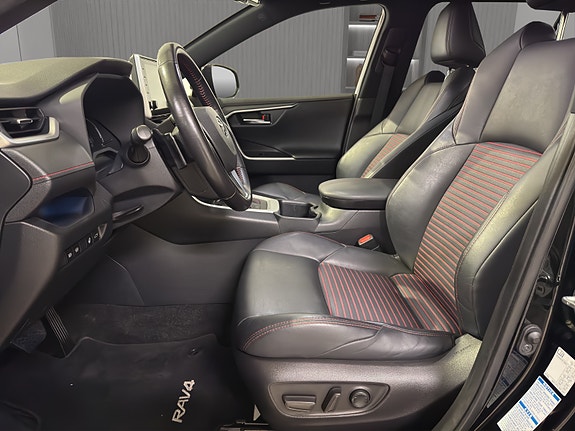 Toyota RAV4 14 of 29
