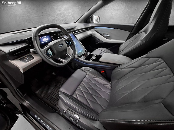 Ford Explorer 14 of 29