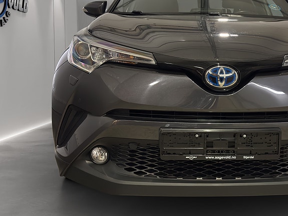 Toyota C-HR 4 of 29