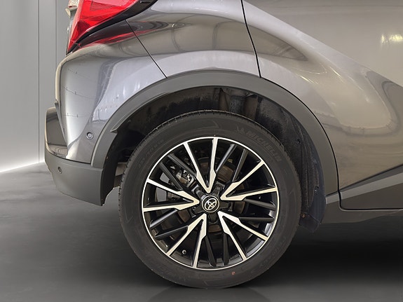 Toyota C-HR 12 of 29