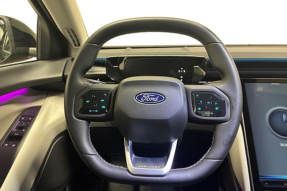 Ford Explorer 14 of 23