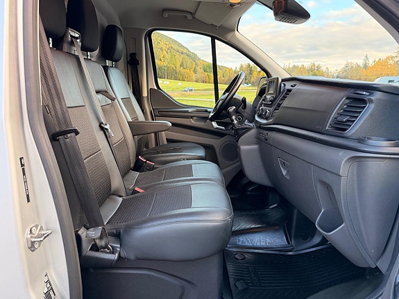 Ford Transit Custom 14 of 25