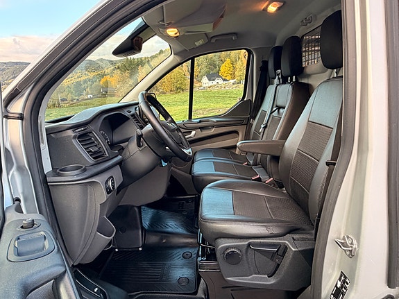 Ford Transit Custom 18 of 25