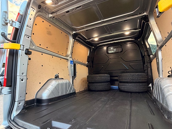 Ford Transit Custom 13 of 25