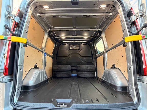Ford Transit Custom 11 of 25